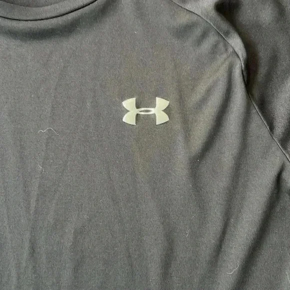 Under Armour Shirt Black Three Quarter Sleeve Moisture Wicking Shirt Size Medium - Picture 2 of 7